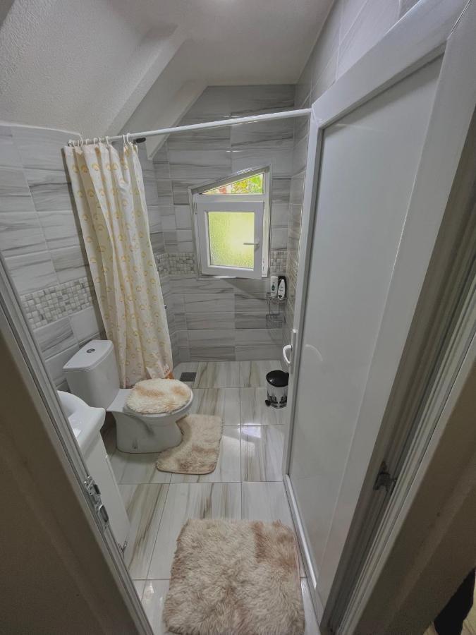 Guesthouse Gezim Selimaj วัลโบเนอ ภายนอก รูปภาพ