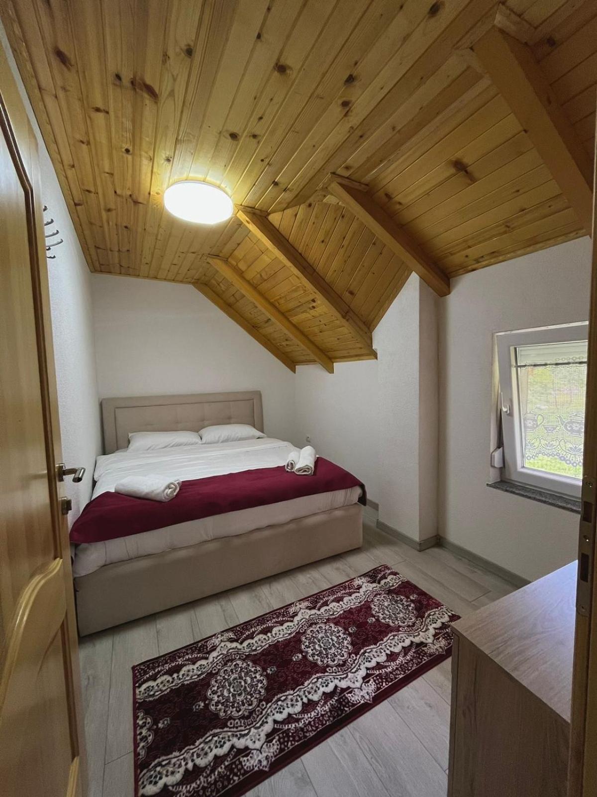 Guesthouse Gezim Selimaj วัลโบเนอ ภายนอก รูปภาพ